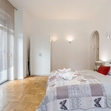 Maria Square Apartamento *